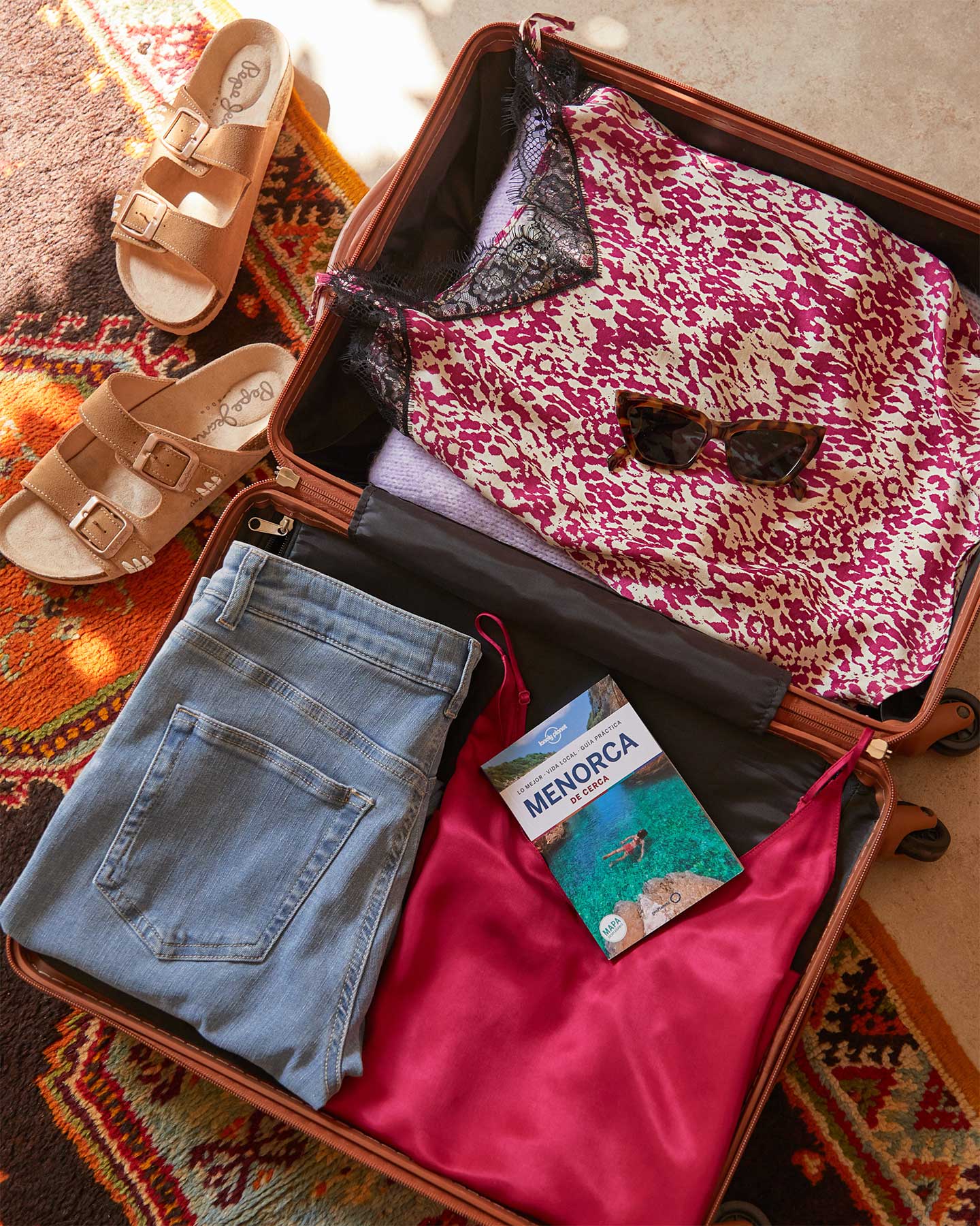 Tenemos el primer look de tu maleta de vacaciones: un mono blanco de verano